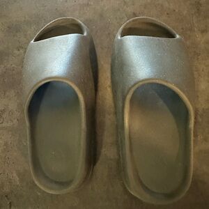 Women's Gray Slide Sandals